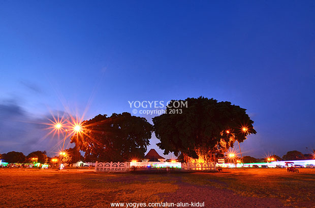 10 Tempat Keren Merayakan Tahun Baru 2018 di Jogja - alun alun