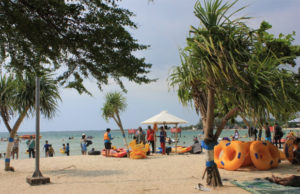 Liburan Akhir Pekan di Pantai Bandengan Pantai Bandengan