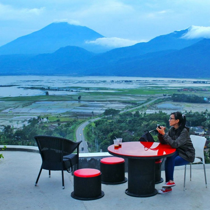 eling-bening-via-rei_savana_biru
