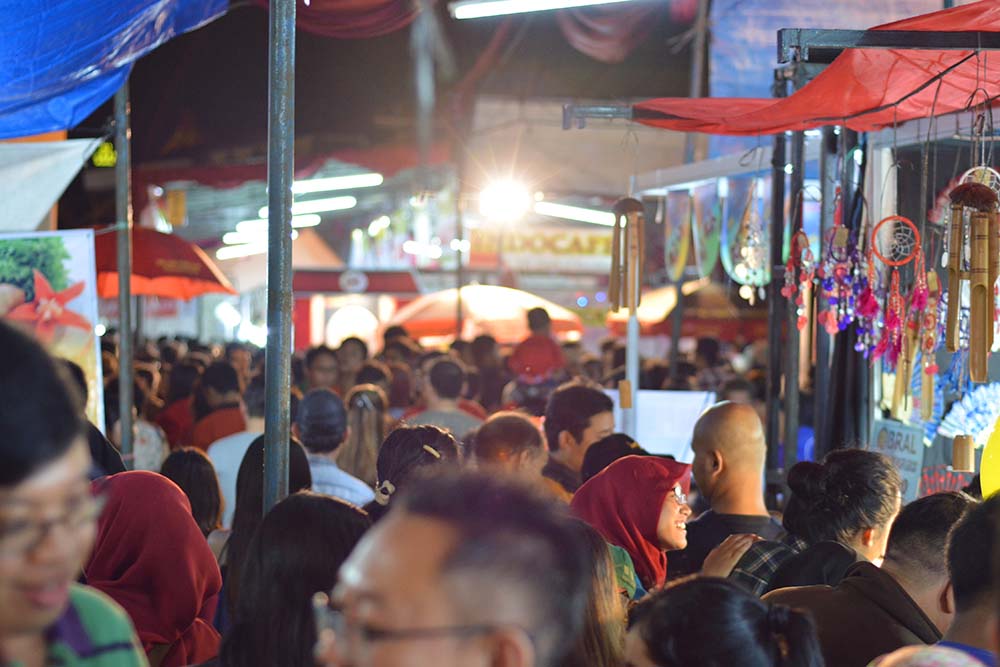 keramaian pasar semawis semarang