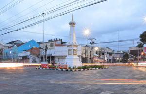 4 Wisata Bersejarah di Yogyakarta Tugu Jogja - berliburan.com